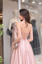 Abito da cerimonia  in mikado con corpetto strutturato - immagine 2